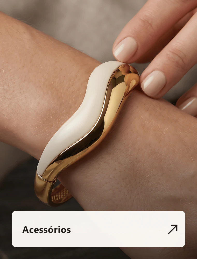 Acessórios — bracelete escultórico em dourado e off-white